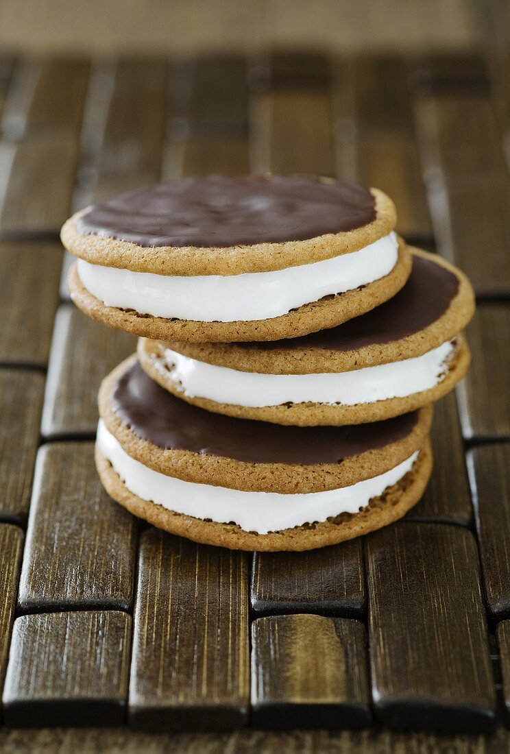 Moon pies (biscuits with a marshmallow filling) with chocolate icing