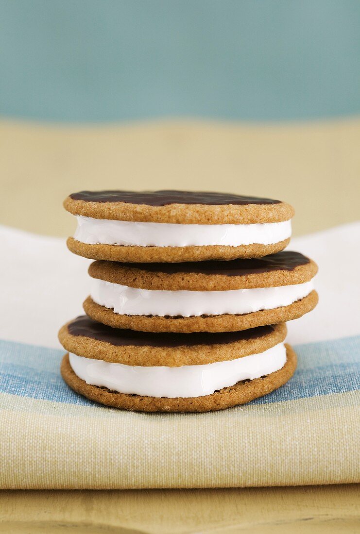 Moon pies (biscuits with a marshmallow filling) with chocolate icing