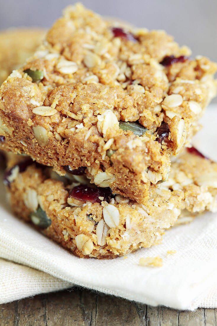 Muesli bars with marmelade