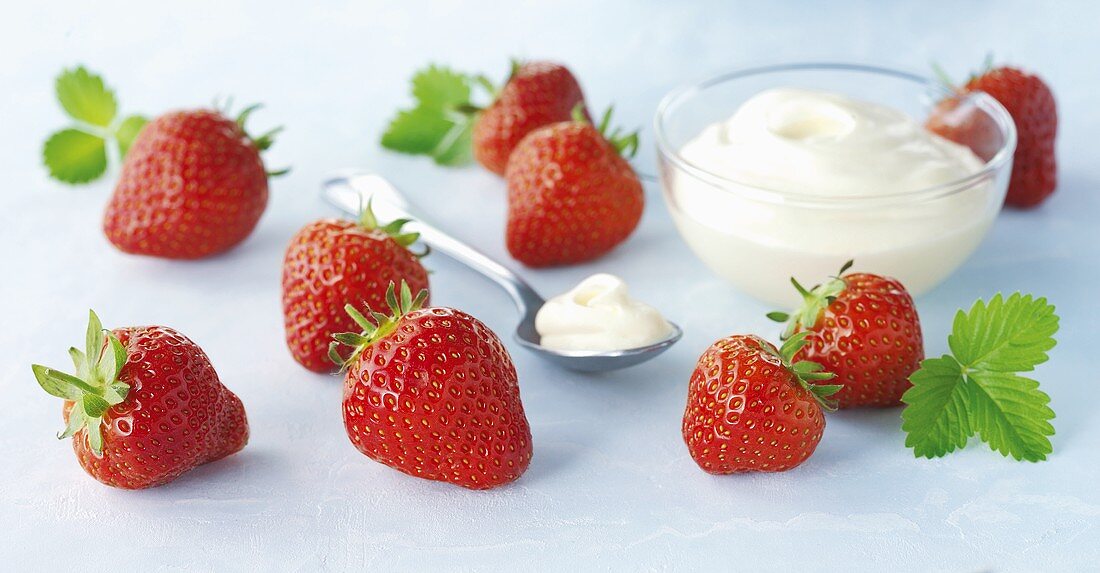 Fresh strawberries and a bowl of cream