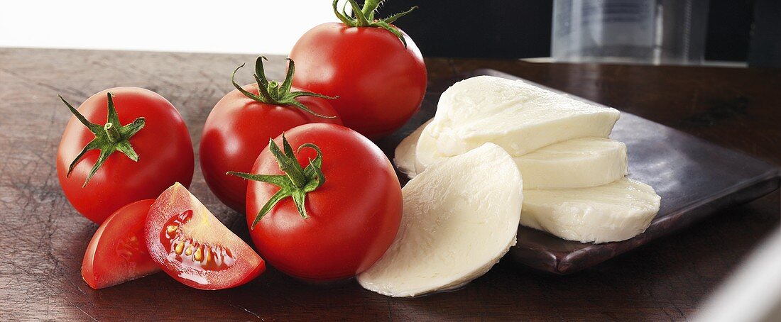 Sliced mozzarella with tomatoes