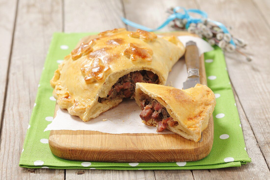 Meat-filled pirogge for Easter