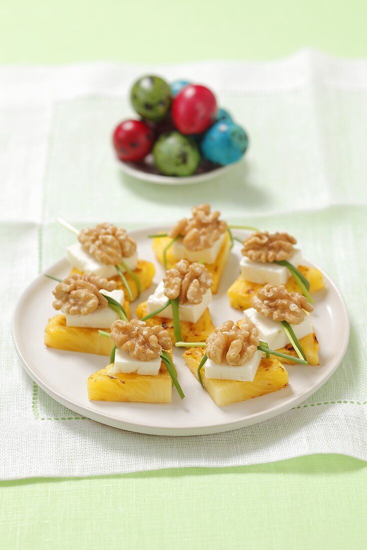 Gegrillte Ananas mit Feta & Walnüssen zu Ostern