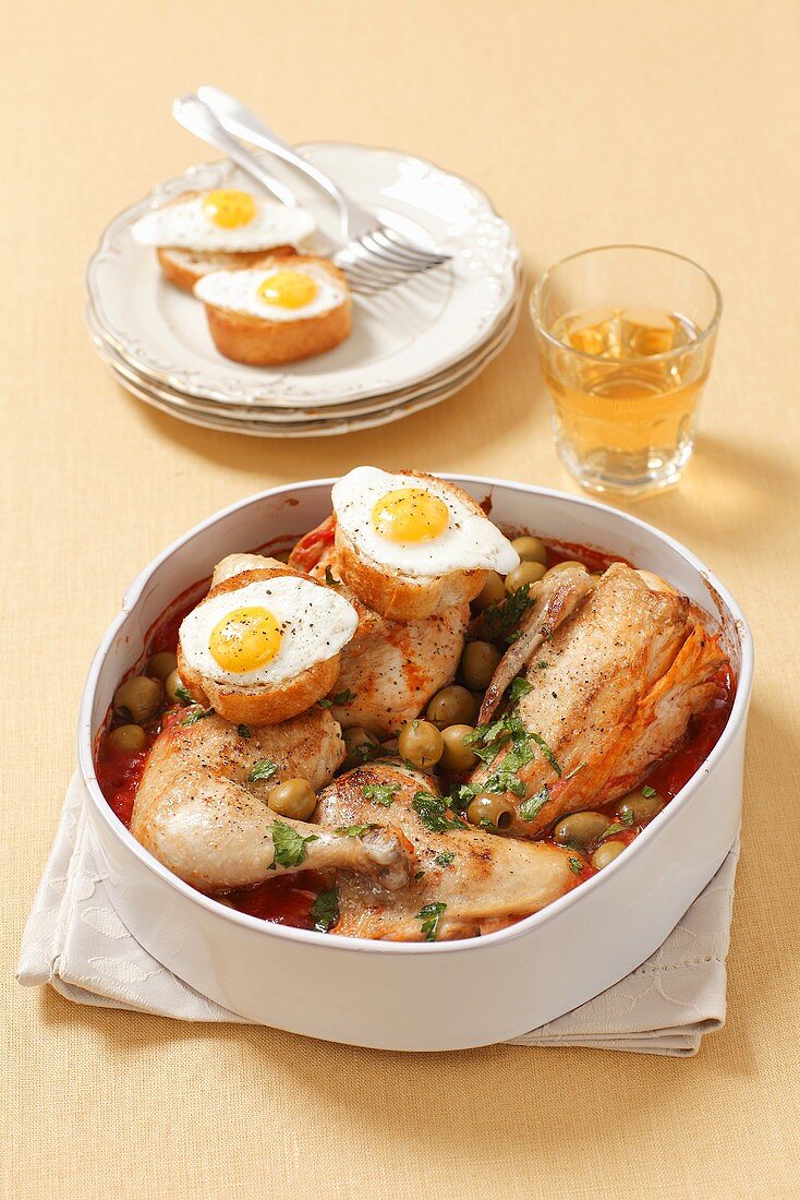 Pollo alla marengo (Hühnerragout mit Wachteleiern & Oliven)