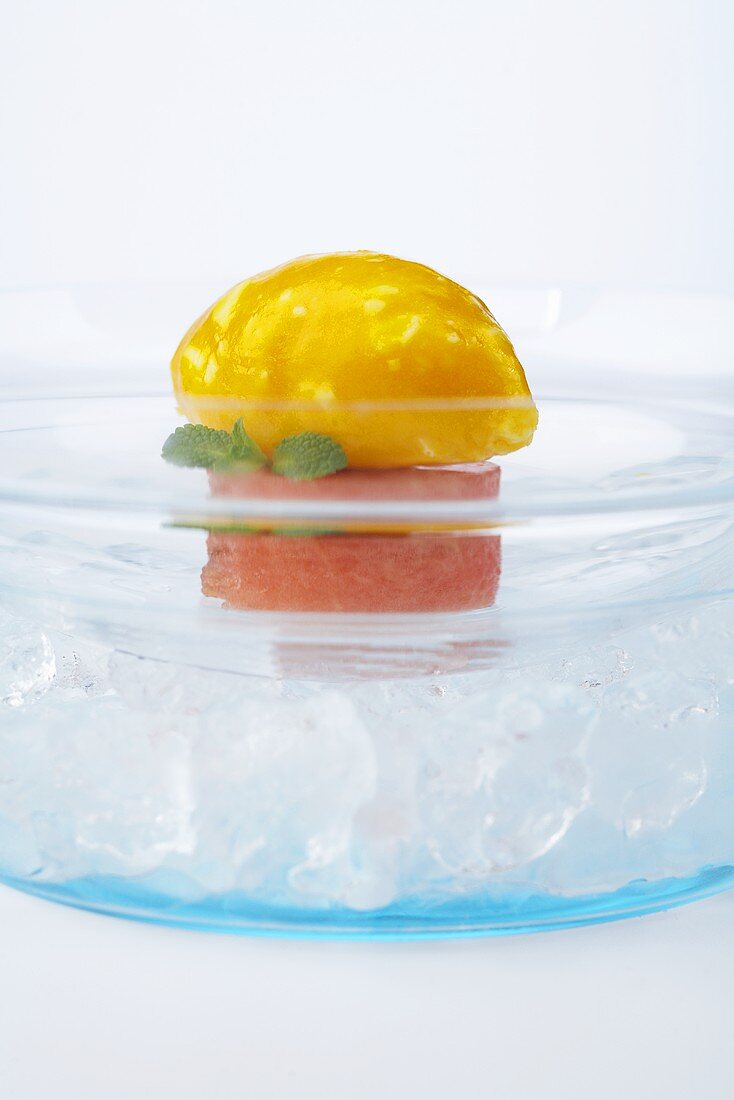 Mangolassie-Sorbet mit Wassermelone