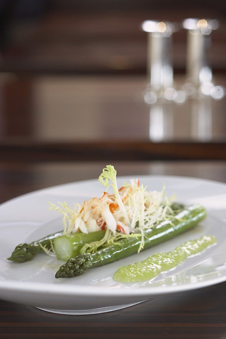 Green asparagus with spider crab tartar