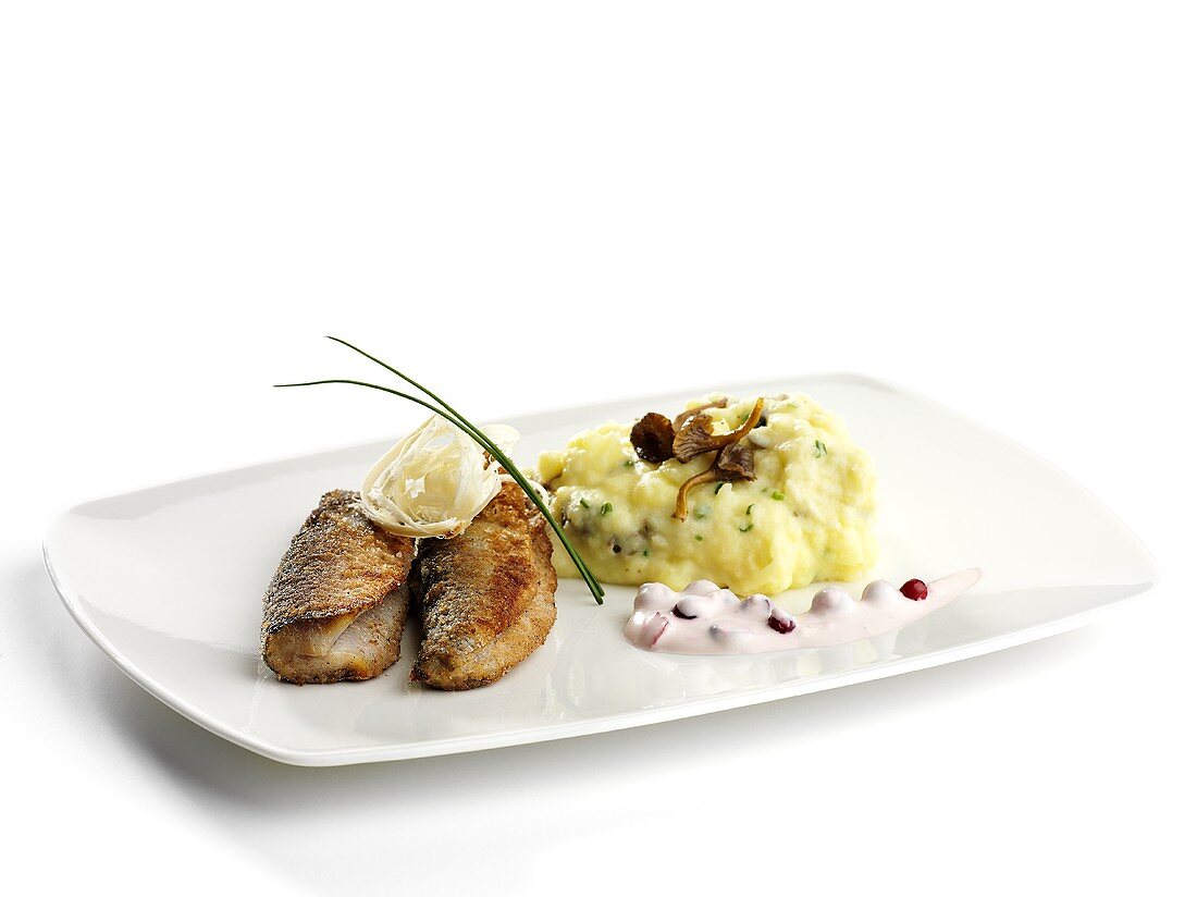 Fried herring with mashed potatoes, mushrooms and lingonberry sauce