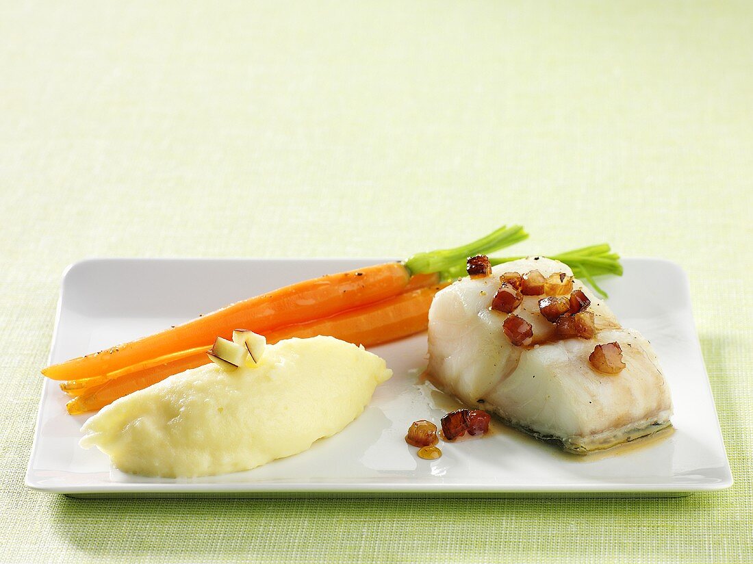 Fish fillet with bacon, mashed potatoes and carrots
