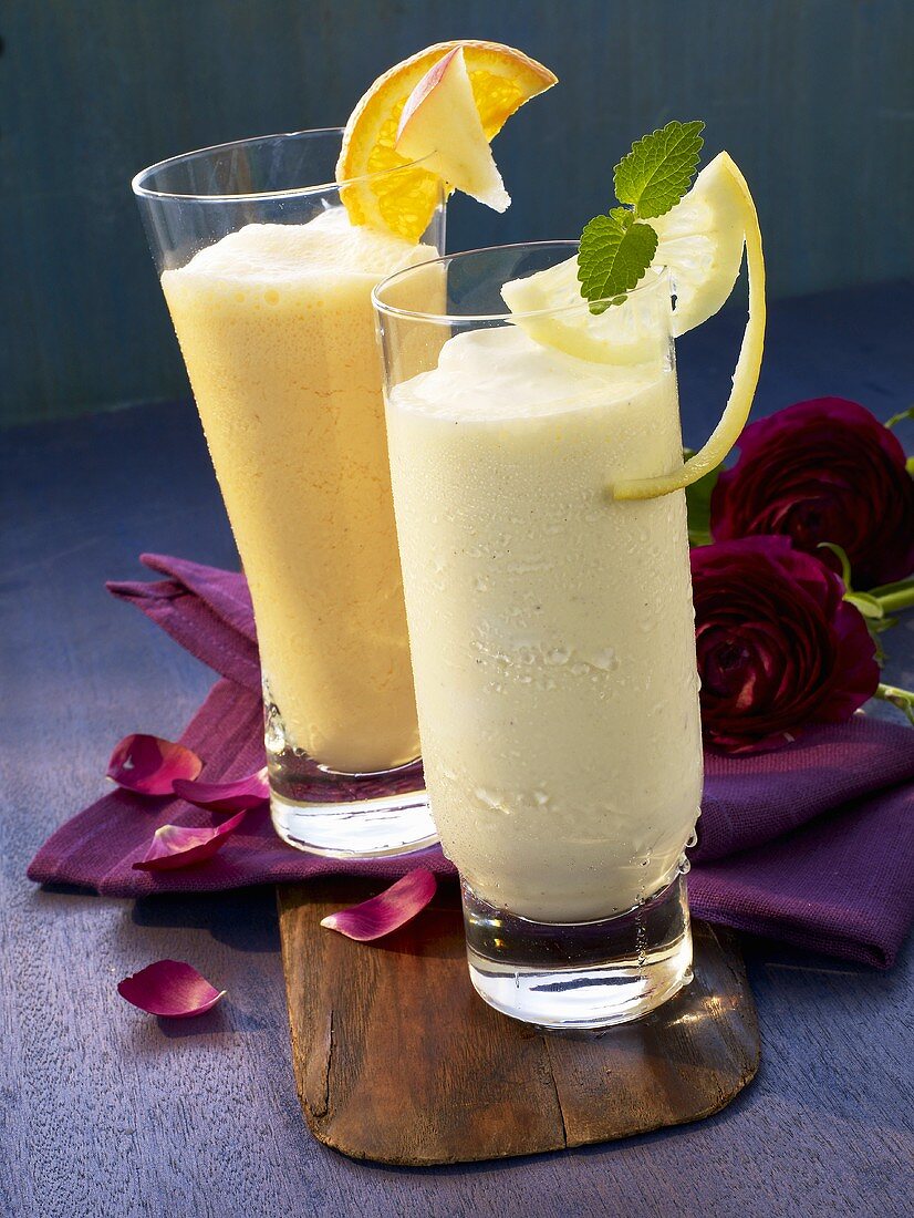 Sgroppino (Zitronensorbet mit Prosecco) und Flipper (Orangensaft mit Vanilleeis)