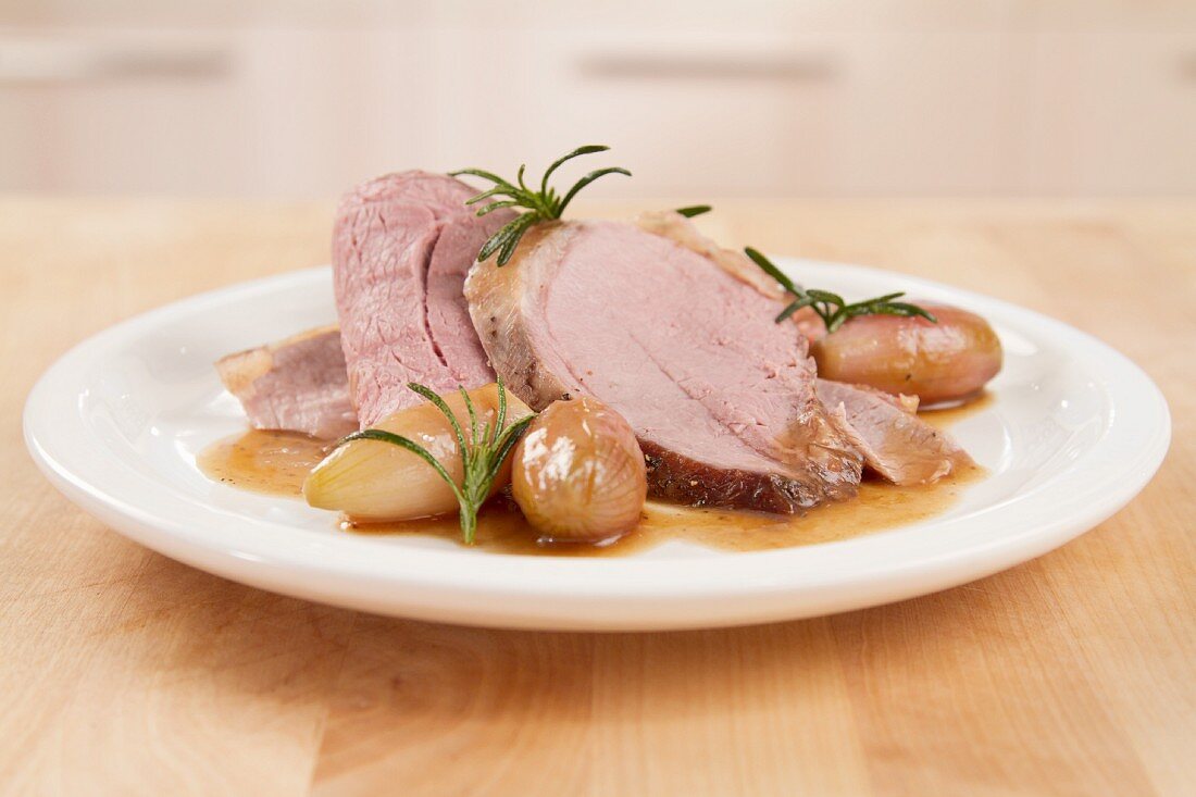 Roasted leg of lamb with shallots and rosemary