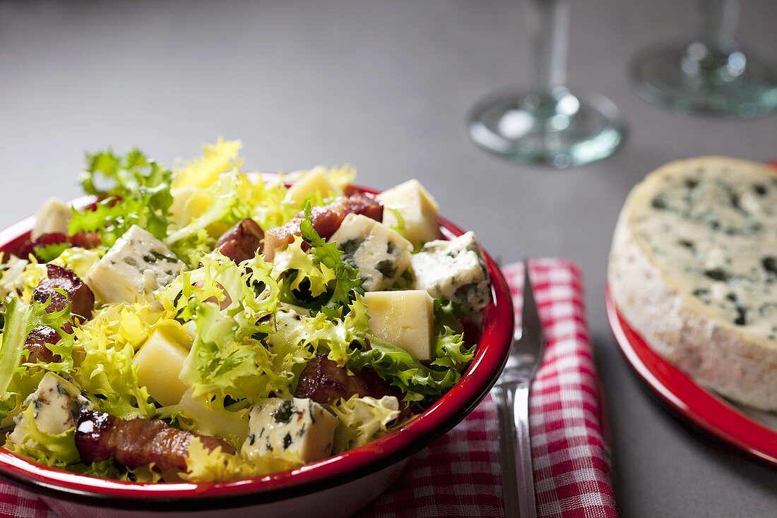 Mixed leaf salad with cheese and bacon from Auvergne (France)