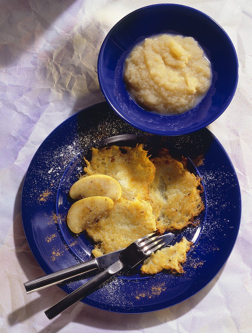 Kartoffelpuffer mit Apfelmus