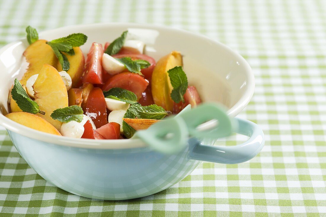 Insalata di pomodoro, pesca e menta (Tomaten-Pfirsich-Minze Salat)