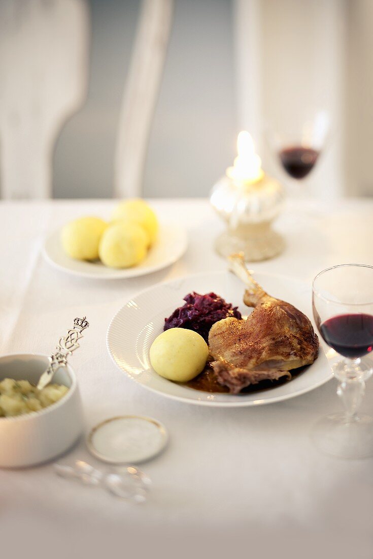 Roast goose leg with potato dumplings and red cabbage