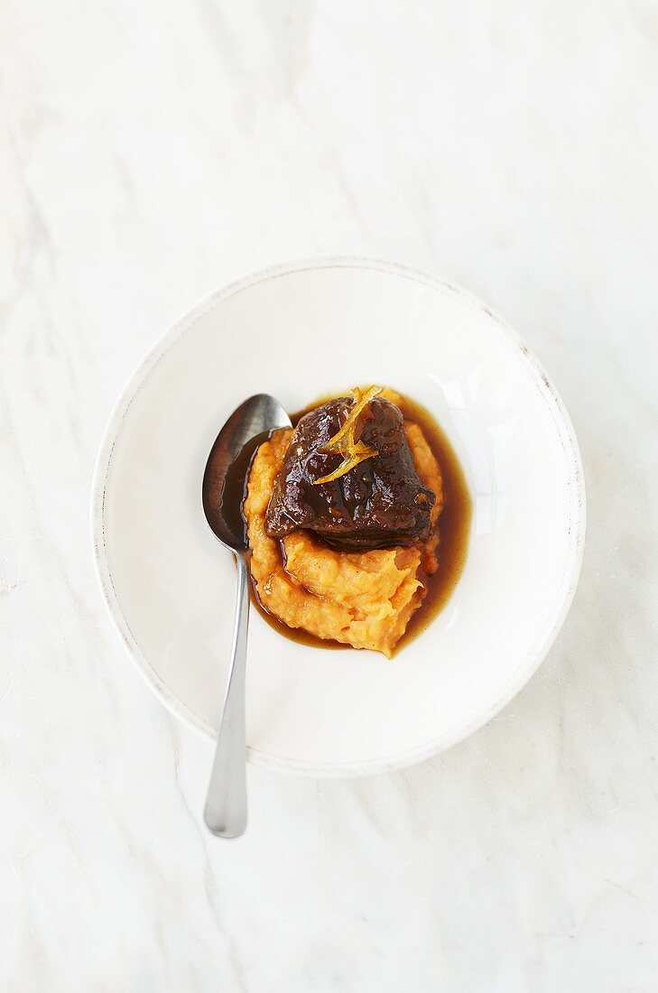 Braised veal cheeks with pepper puree