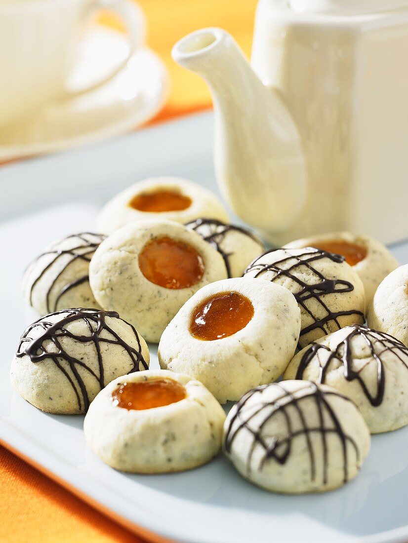 Earl Grey-Marmeladenplätzchen und Kekse mit Schokostreifen