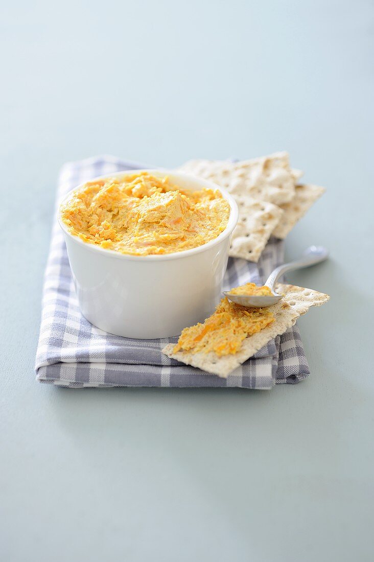 Carrot spread with oat bran and caraway