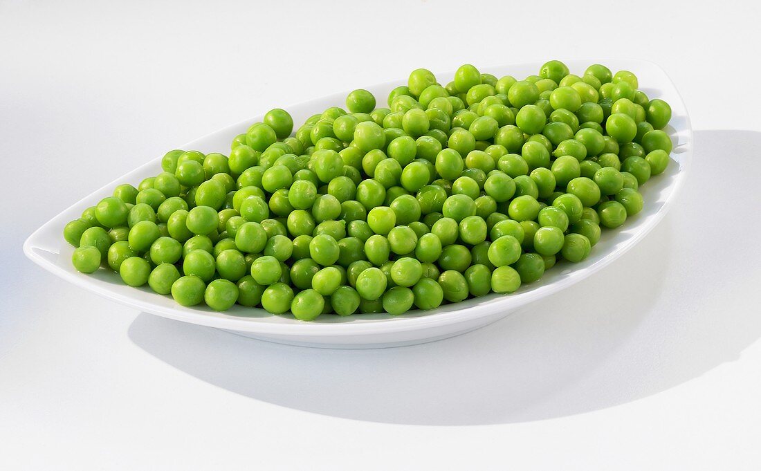 Peas in a leaf-shaped dish