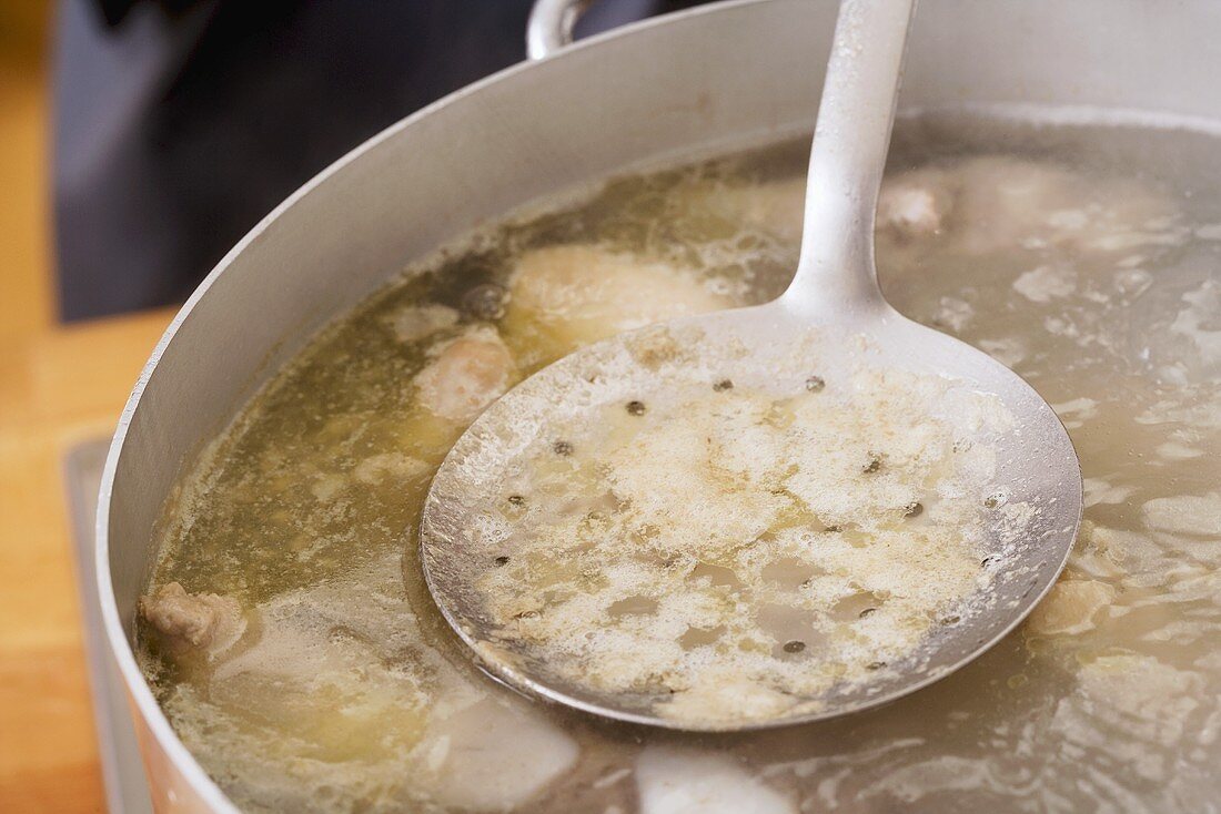 Von der Suppe den Schaum abschöpfen