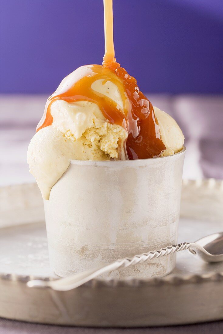 Vanilla ice cream with caramel sauce