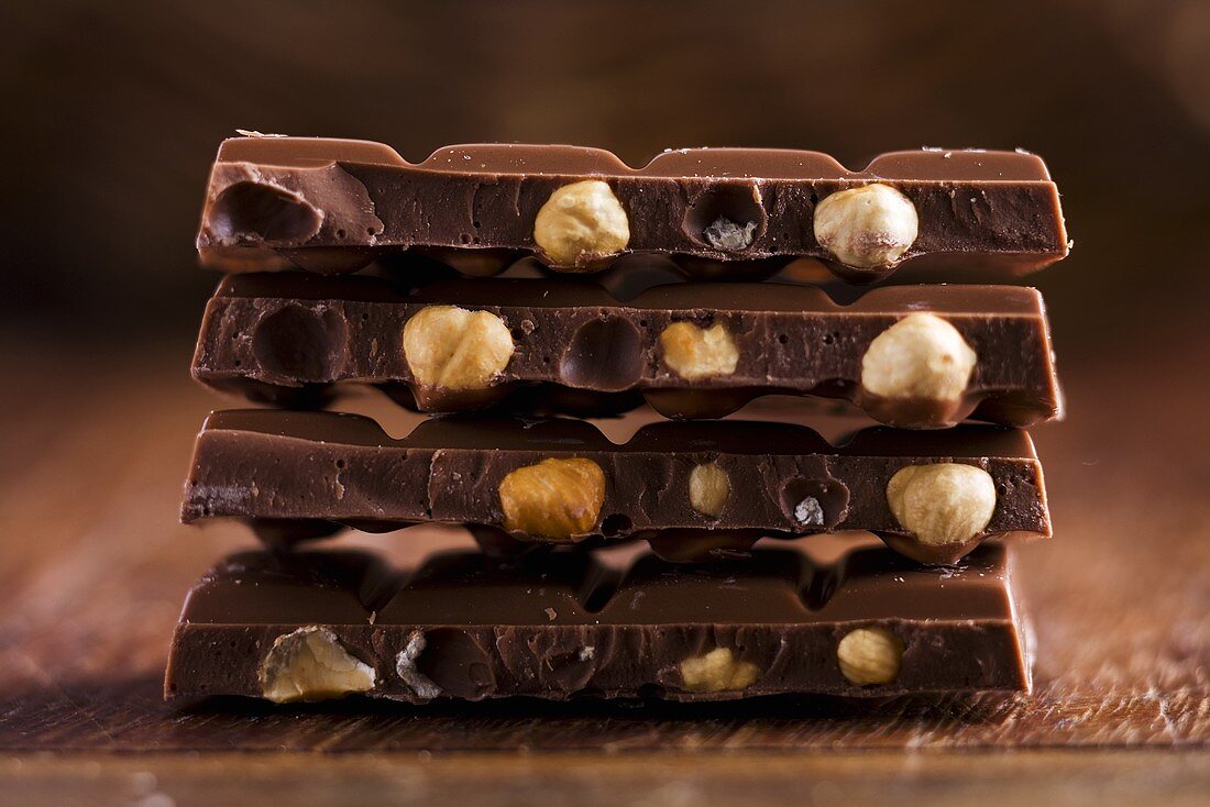 Bars of chocolate with whole nuts (close-up)