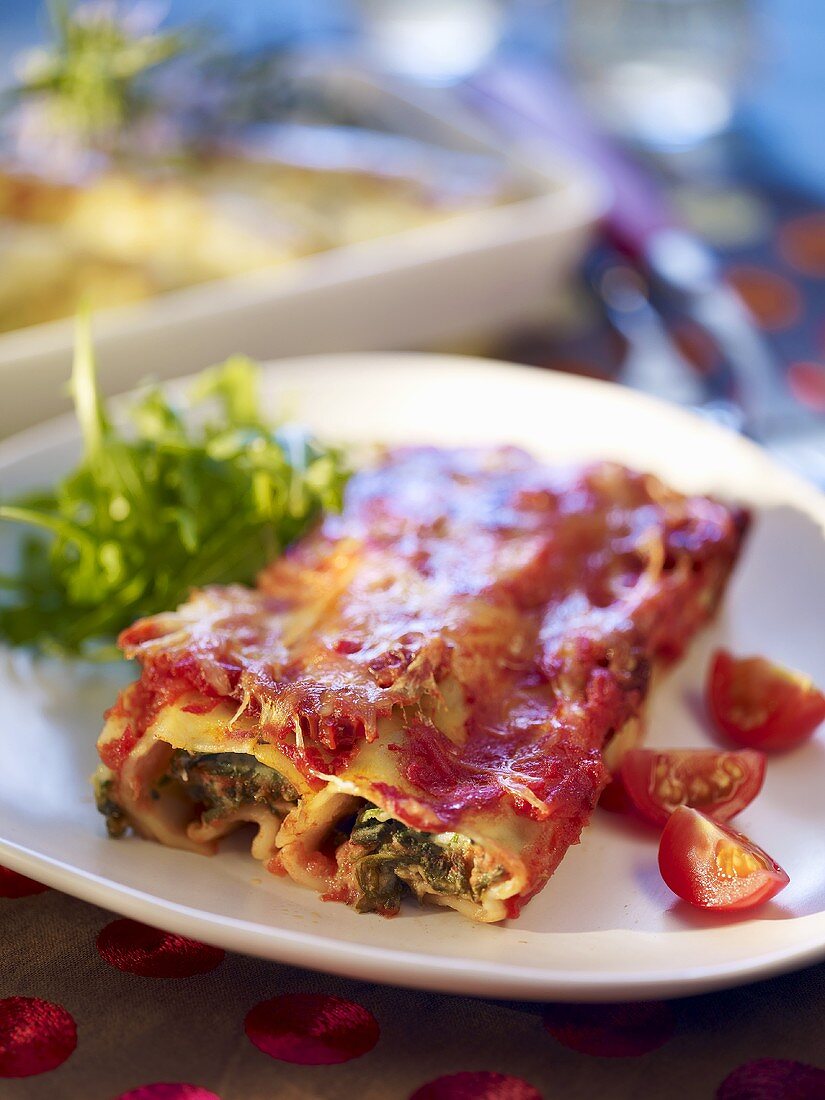 Cannelloni with tomatoes and rocket