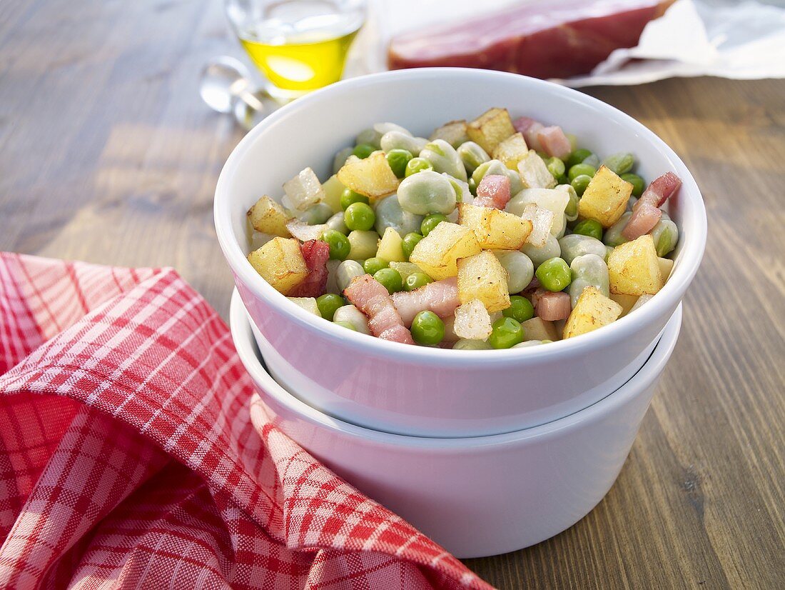 Salteado de Habitas (baked beans with ham, Spain)