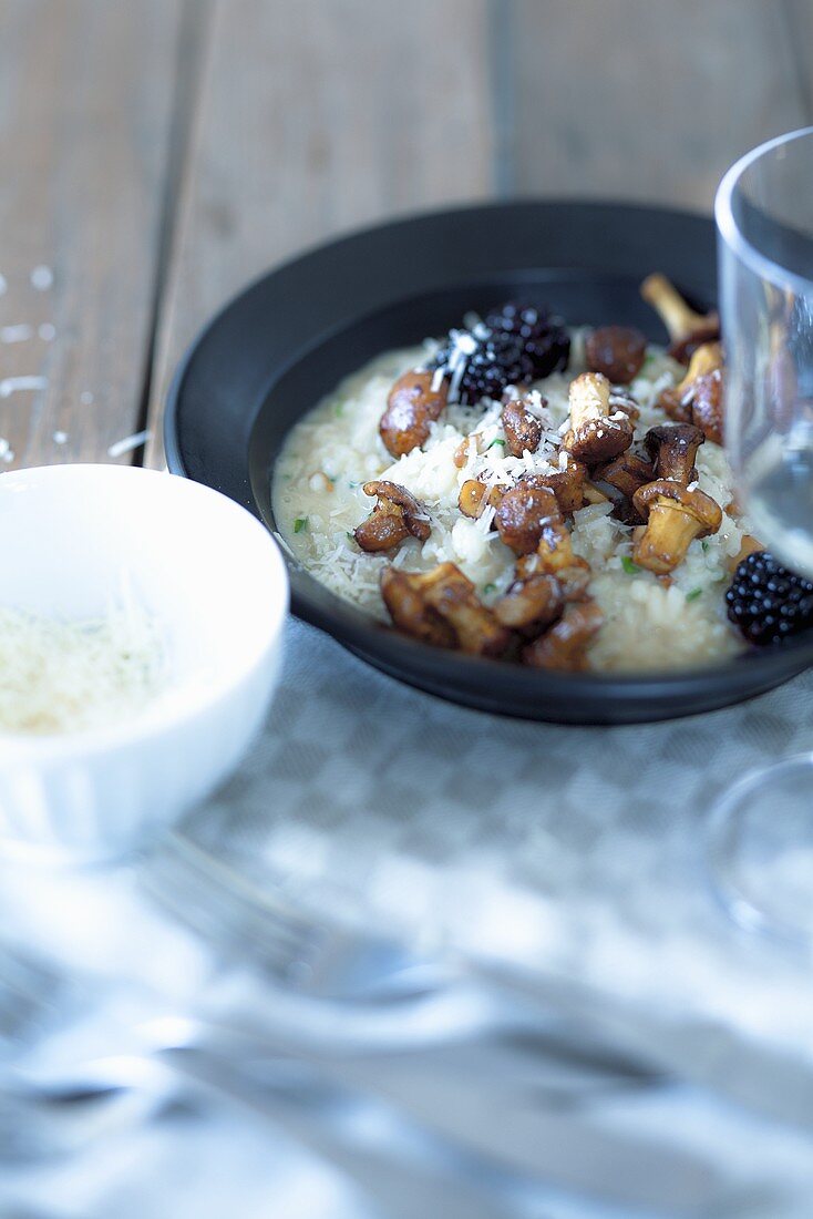 Risotto with chanterelles and blackberries