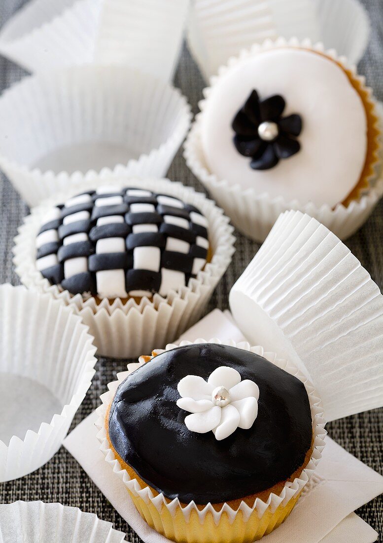 Cupcakes with black and white designs