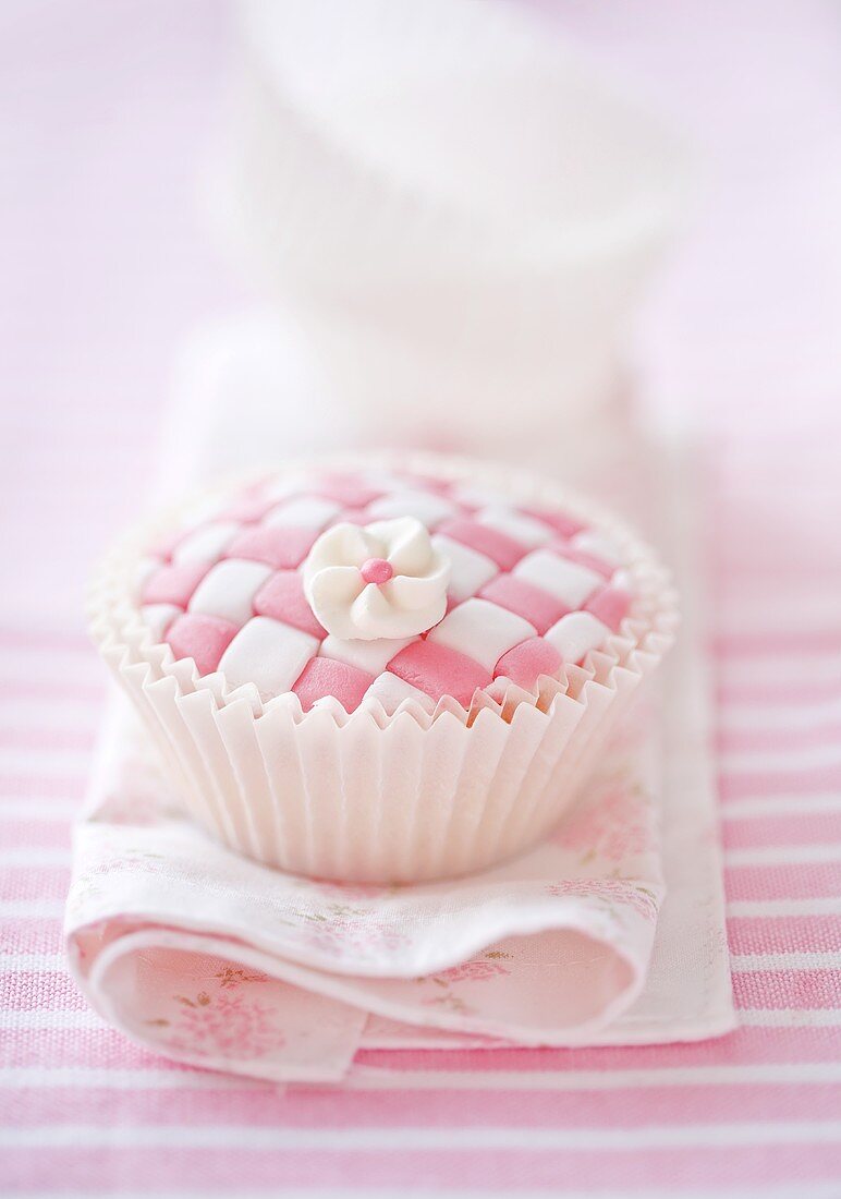 Cupcake in Pink mit Schachbrettmuster