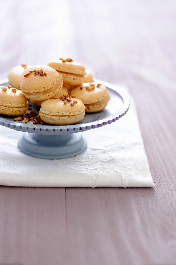 Nougat-Macarons mit Birnen-Honig-Konfitüre