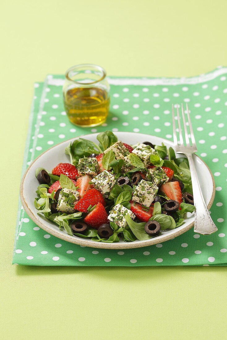 Feldsalat mit Erdbeeren und Feta