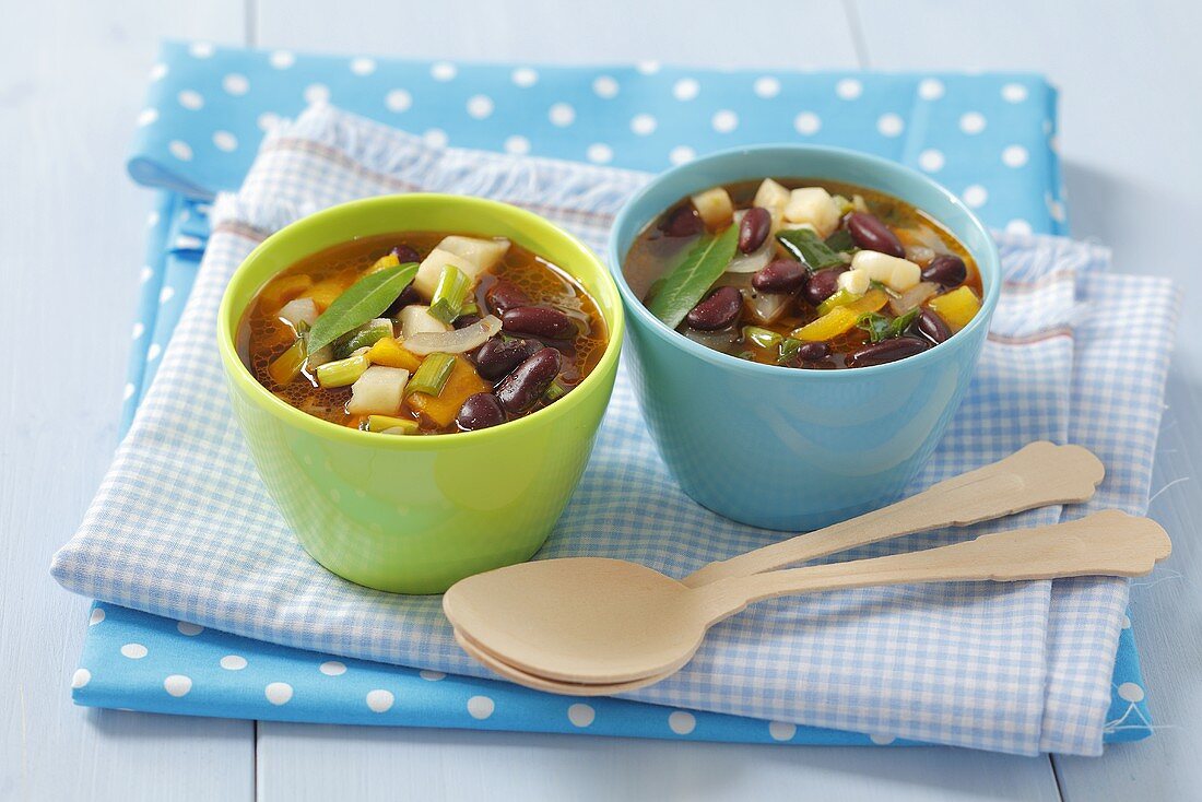 Vegetable soup with kidney beans