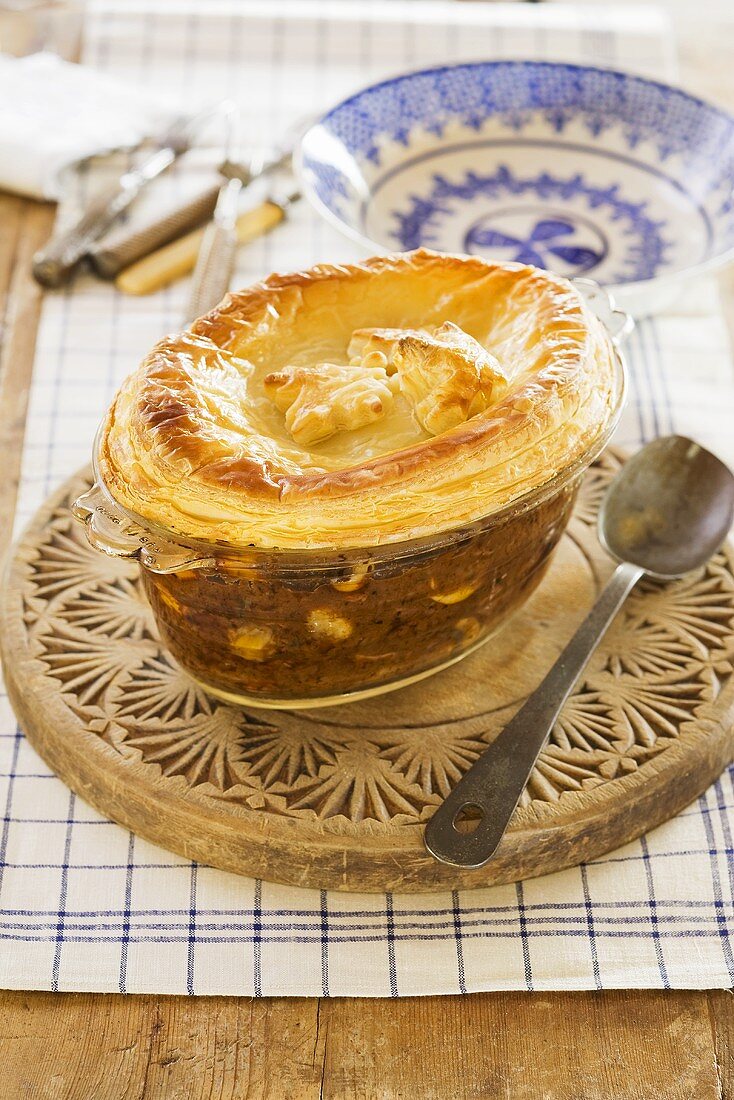 A beef and kidney bean pie in a pie dish