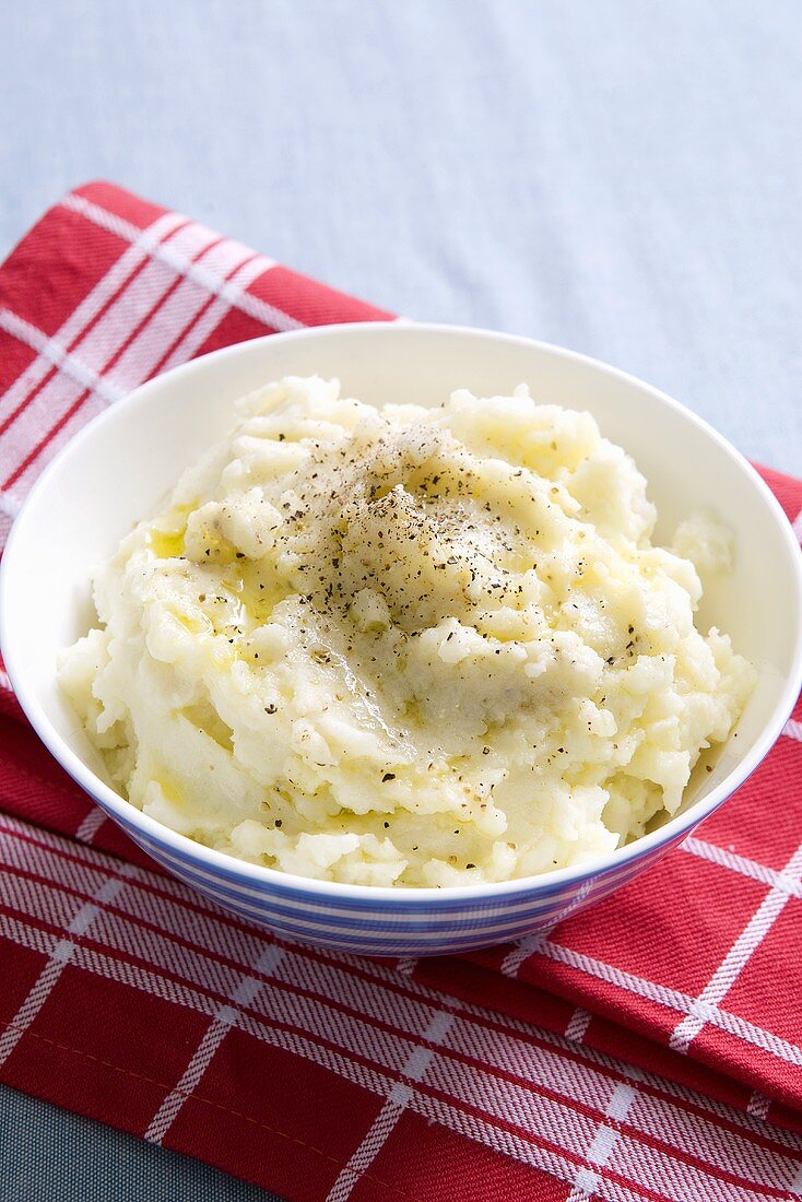 A bowl of mashed potato