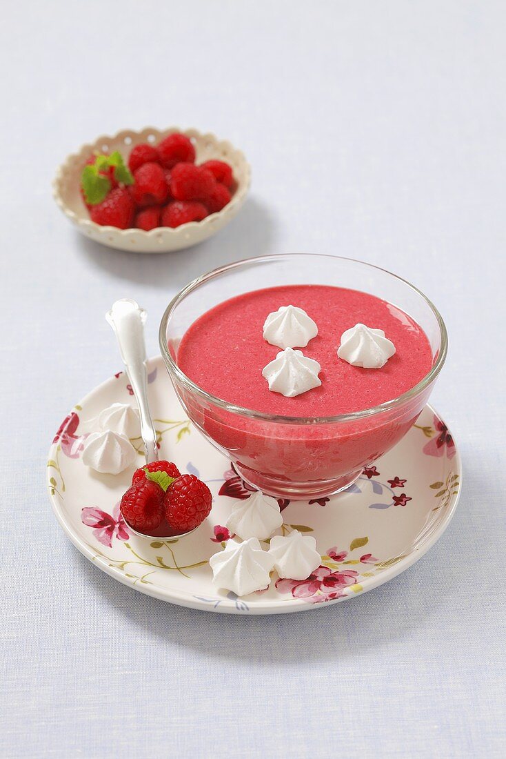 Cold raspberry soup with meringue