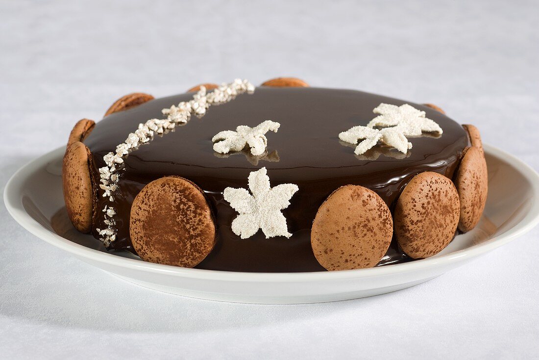 Chocolate cake with macaroons and sugar flowers
