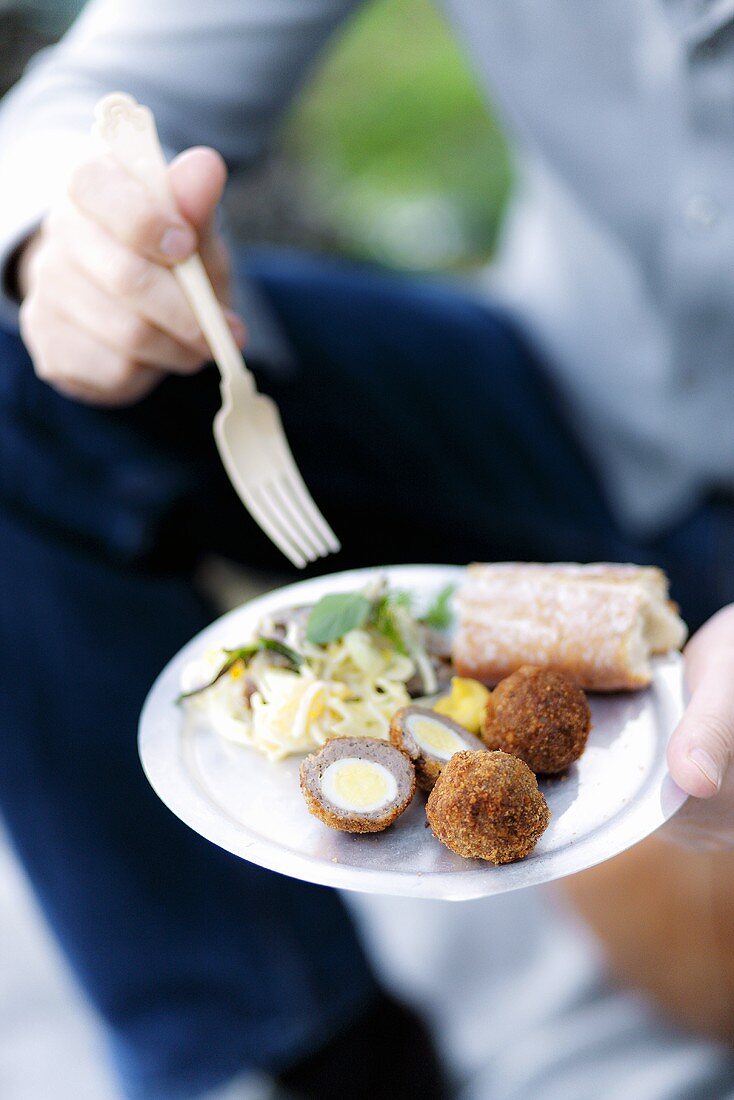 Scotch Eggs (Hackbällchen mit Eifüllung) fürs Picknick