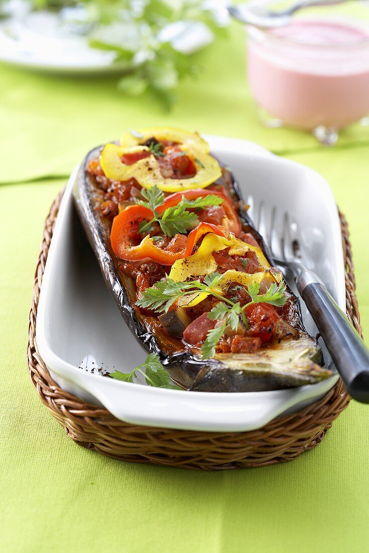 Gefüllte Aubergine mit Paprika