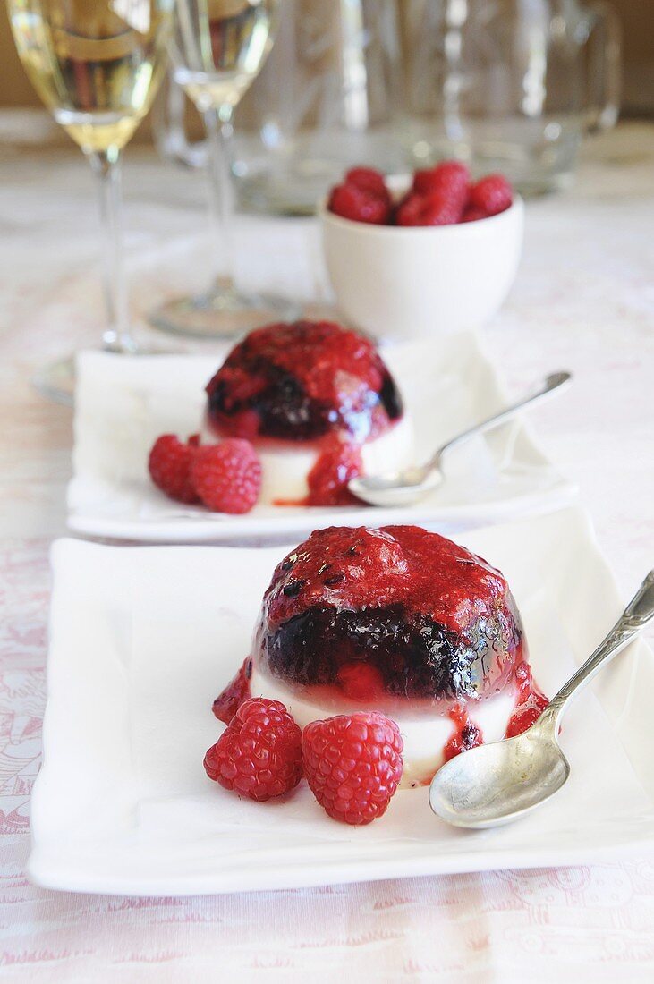 Panna Cotta mit Beeren