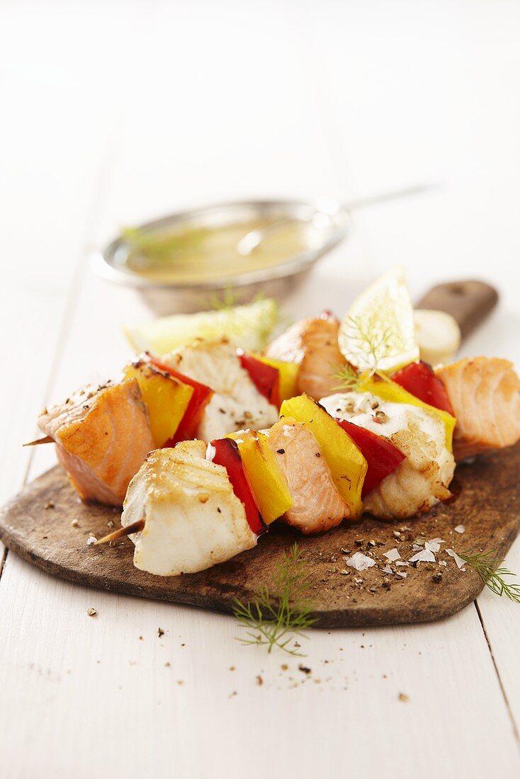 Salmon kebabs with pepper