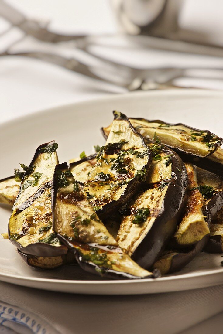 Grilled aubergine slices with mint