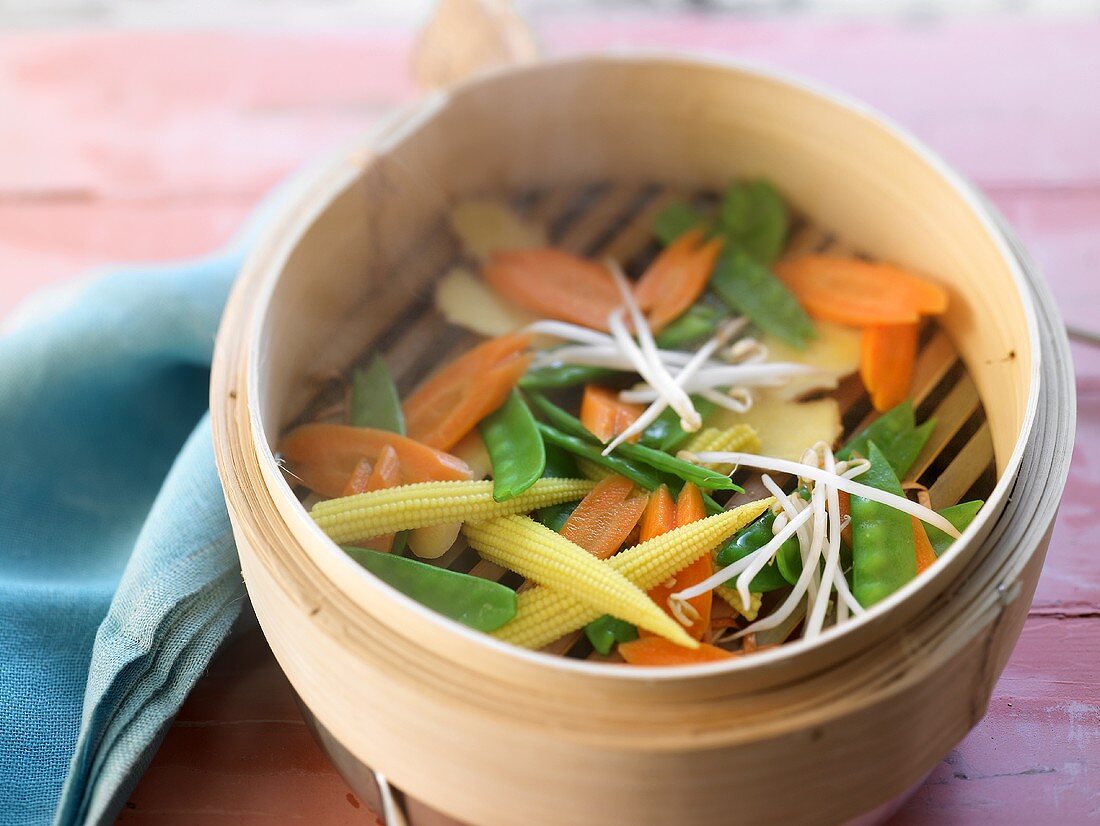 Steamed vegetables in a bamboo basket (Asia)