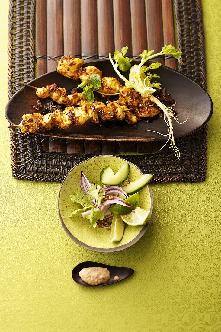 Chicken kebabs with salad and peanut sauce (Indonesia)