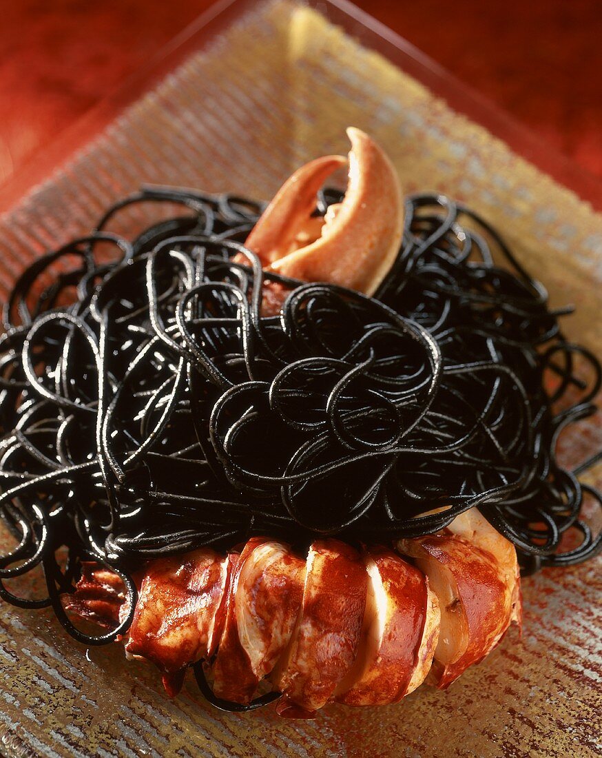 Schwarze Spaghetti mit Hummer