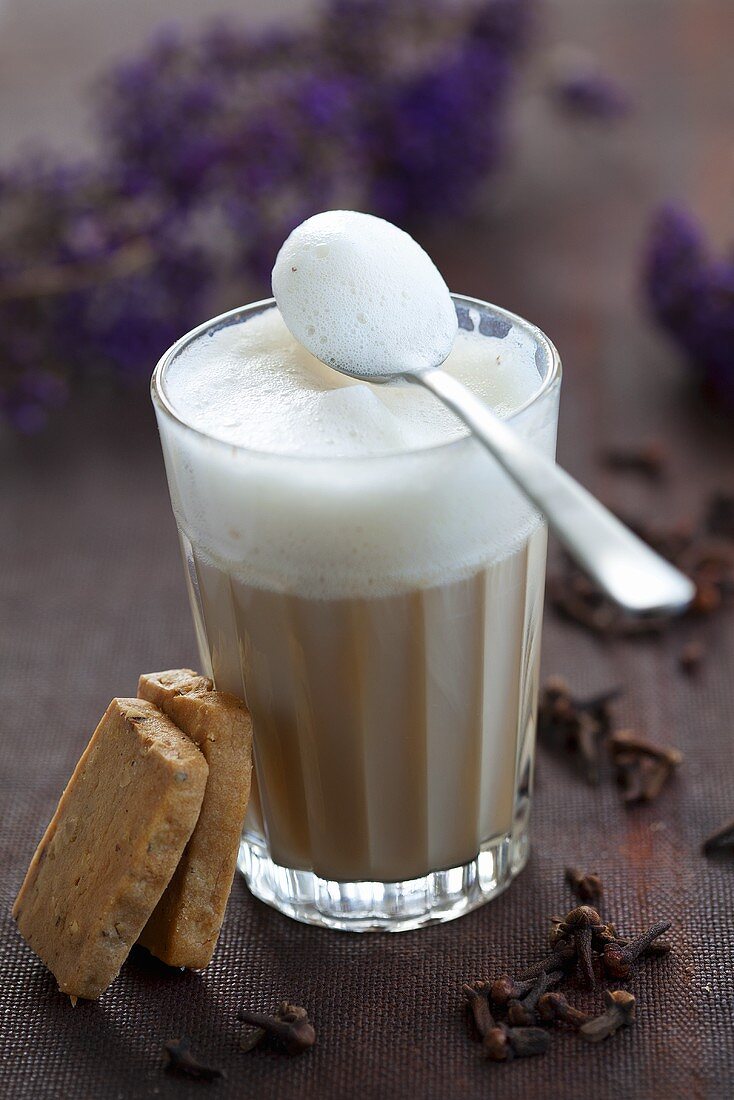 Chai Tee Latte mit Milchschaum