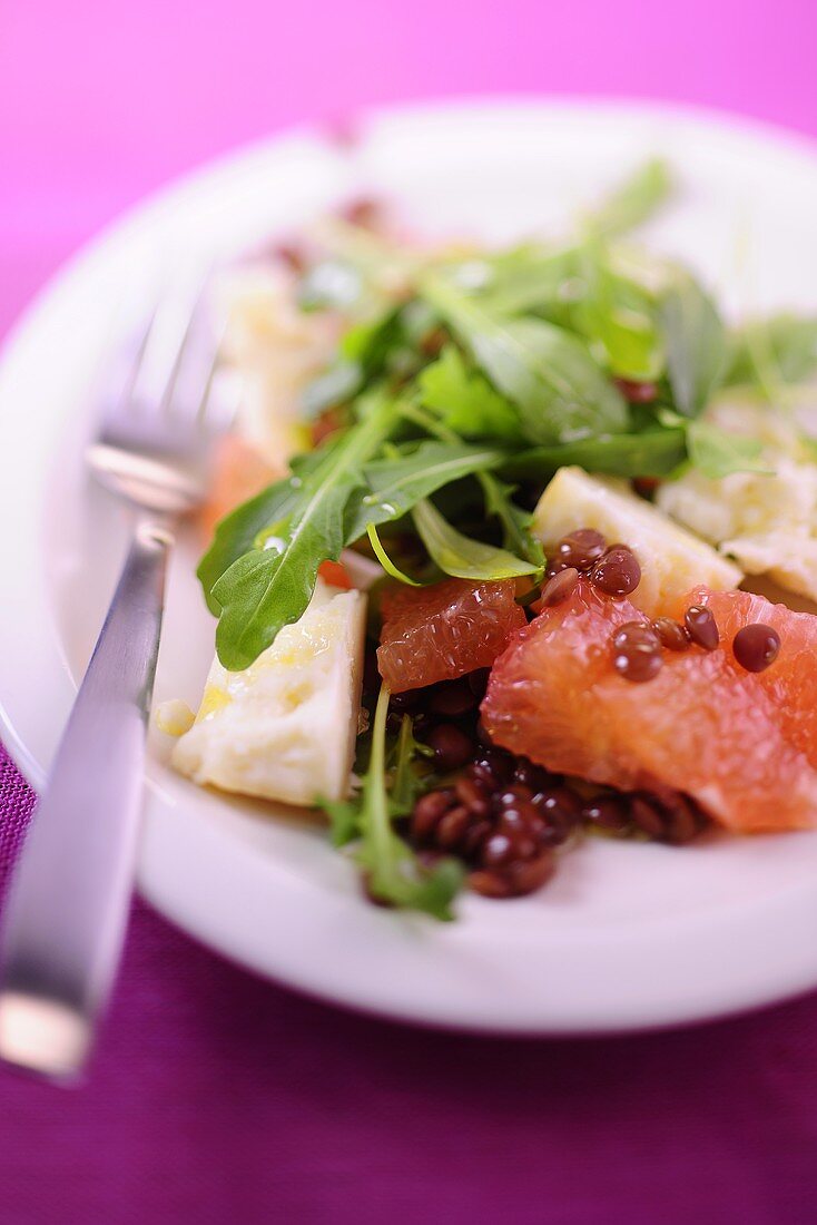 Linsen-Rucola-Salat mit Grapefruit & Ziegenmilch-Gouda