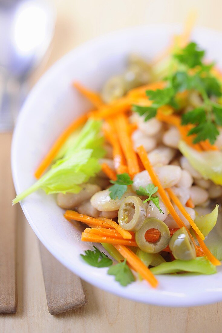 White beans with carrots and olives