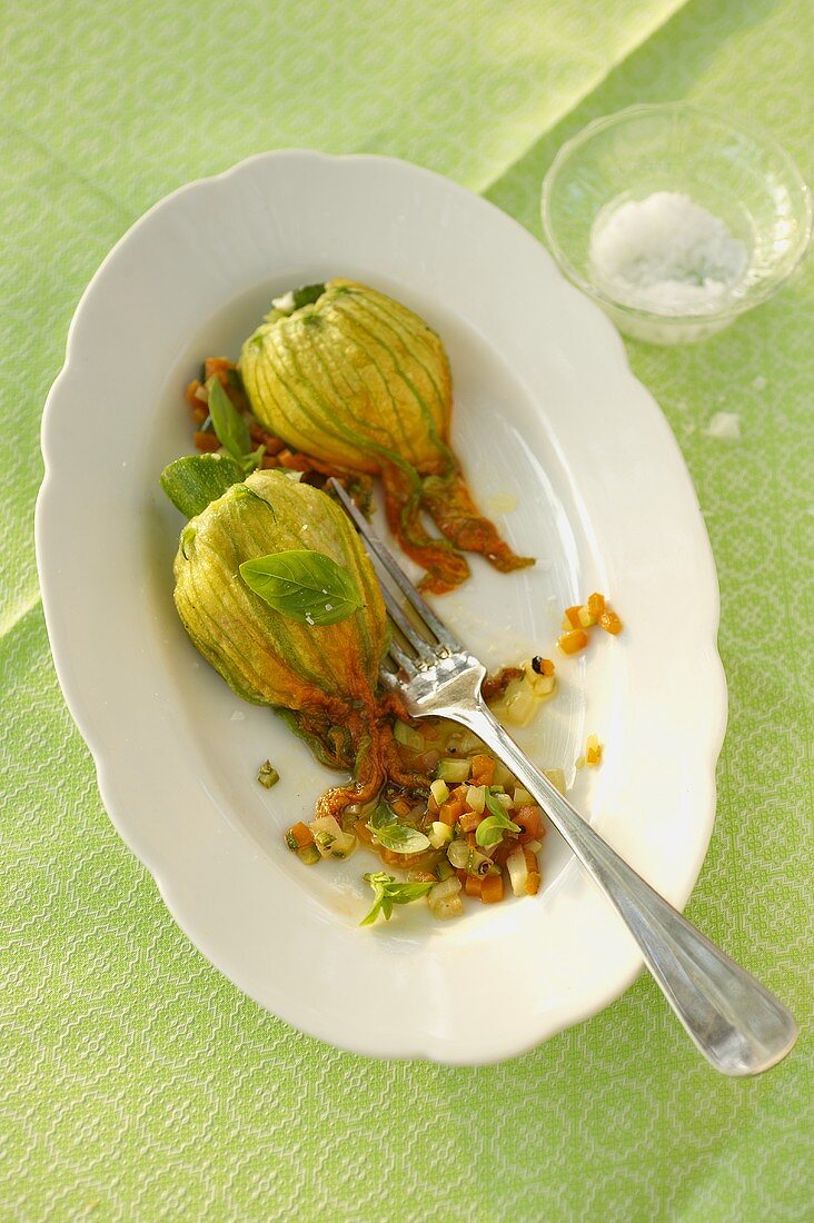 Fiori di zucchina ripieni (Gefüllte Zucchiniblüten, Italien)