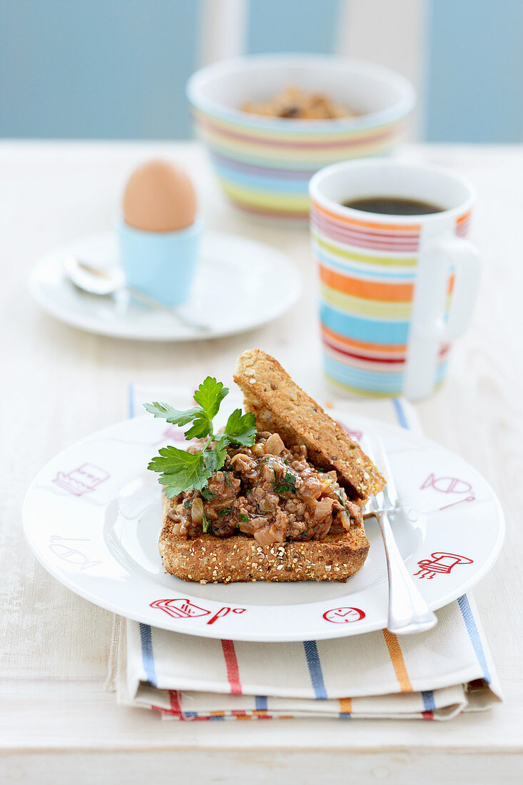 Mined meat on toast for breakfast